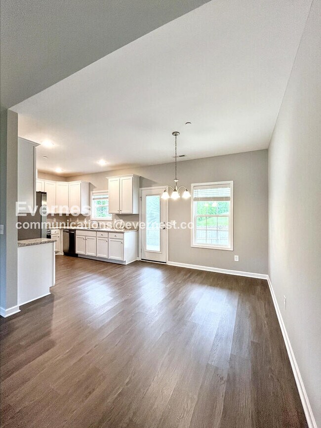 Building Photo - Limited Time Special Offer/  3 Bed/2 Bath ...