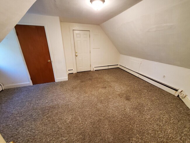 Foto del edificio - 122 Meredith Ave