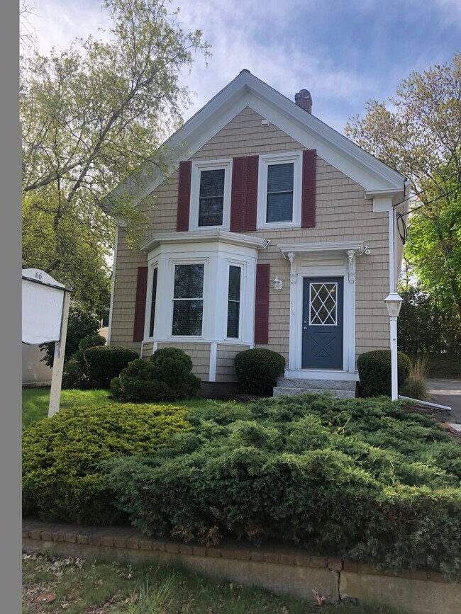 Building Photo - 66 Samoset St