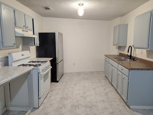 Foto del edificio - 201 W 1st St