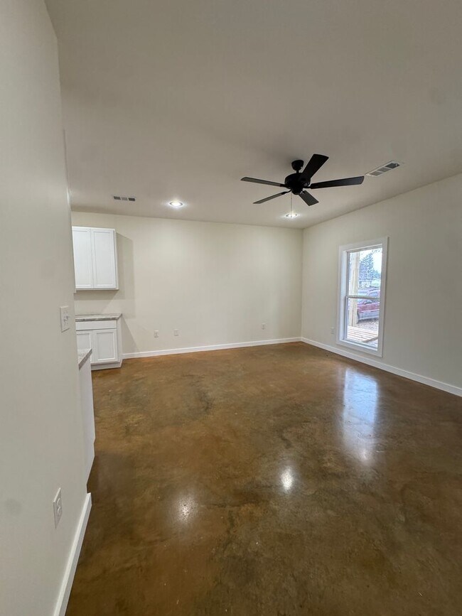 Building Photo - Brand New 2 Bed / 2 Bath In Trumann Available Now!