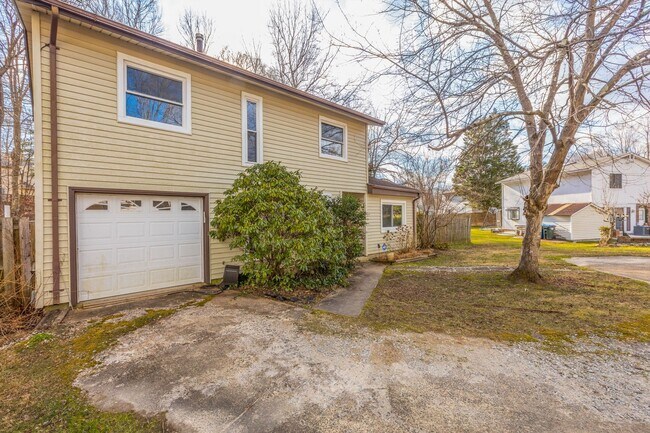 Foto del edificio - 9056 Andromeda Dr, Burke, Va 22015 - Liste...