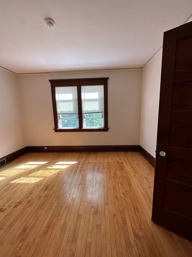 Foto del edificio - 3251 N Booth St