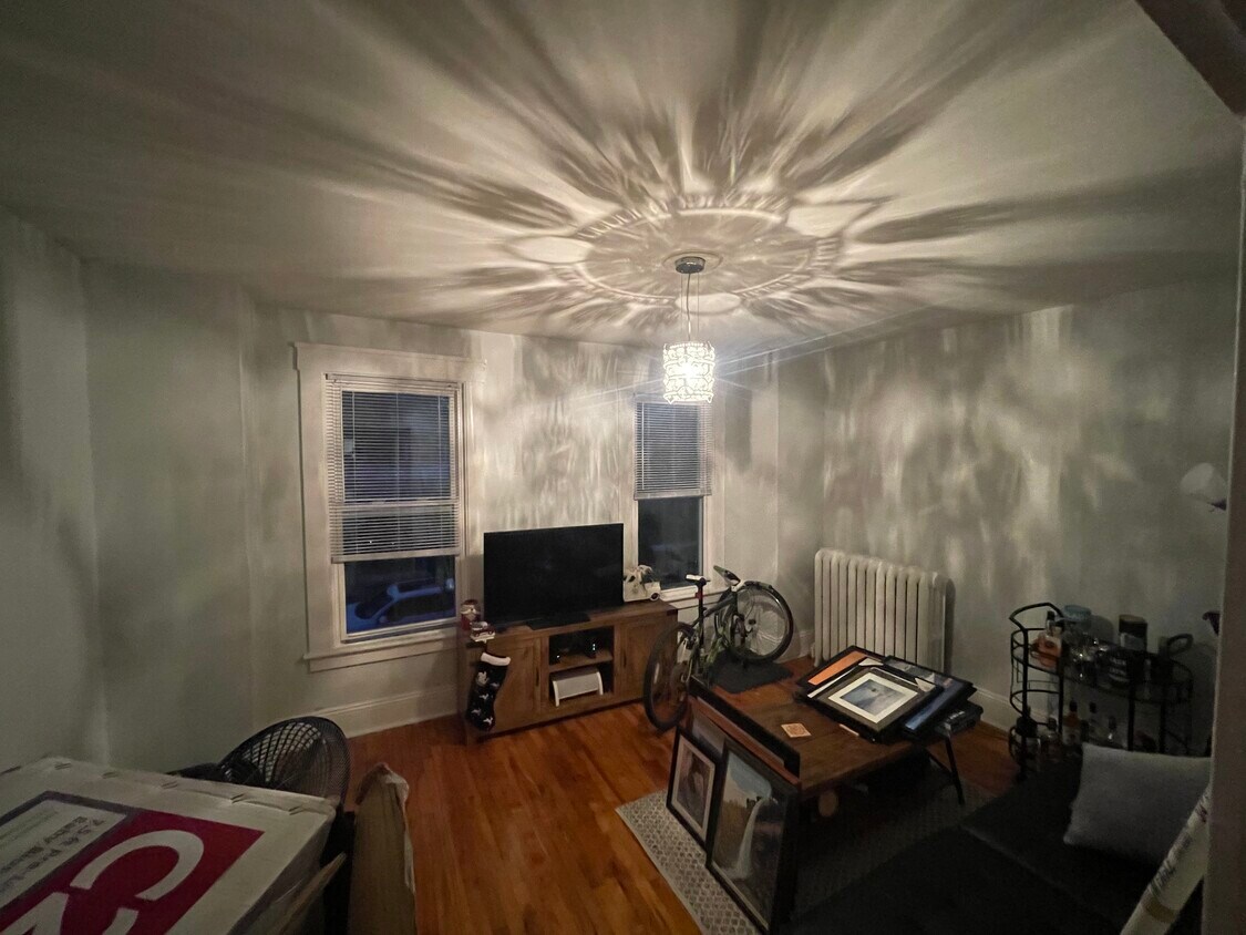 Living room - 18 Forest Ave
