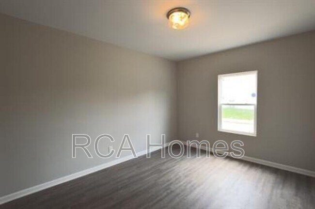 Foto del edificio - 3501 N Illinois St