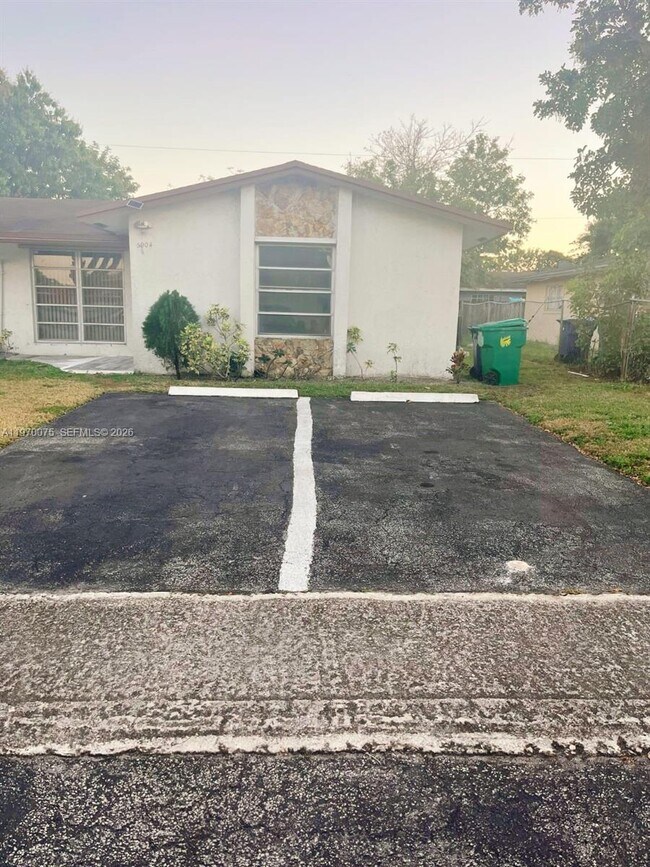 Foto del edificio - 5900 NW 20th St