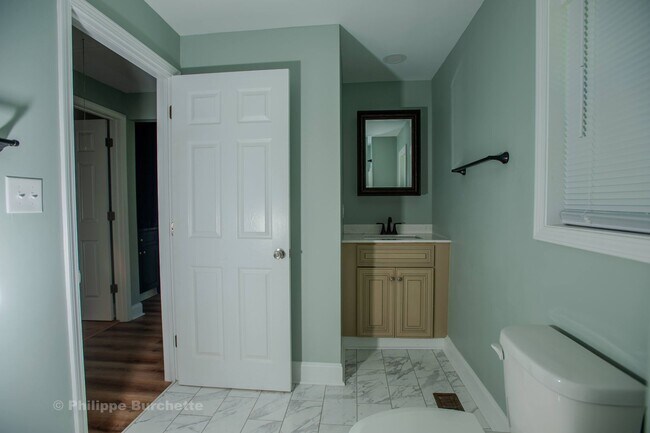 Building Photo - $1,300 – 3-bedroom, 2-bathroom house in Ro...