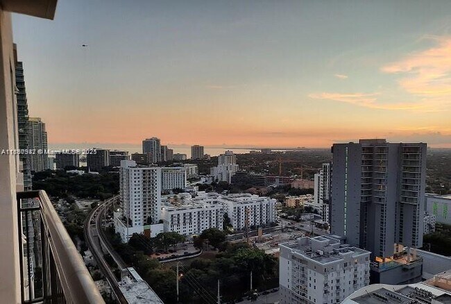 Foto del edificio - 999 SW 1st Ave