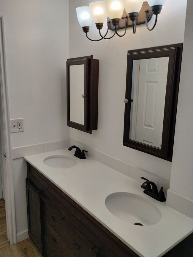 Foto del edificio - 3193 Meadowlark Dr