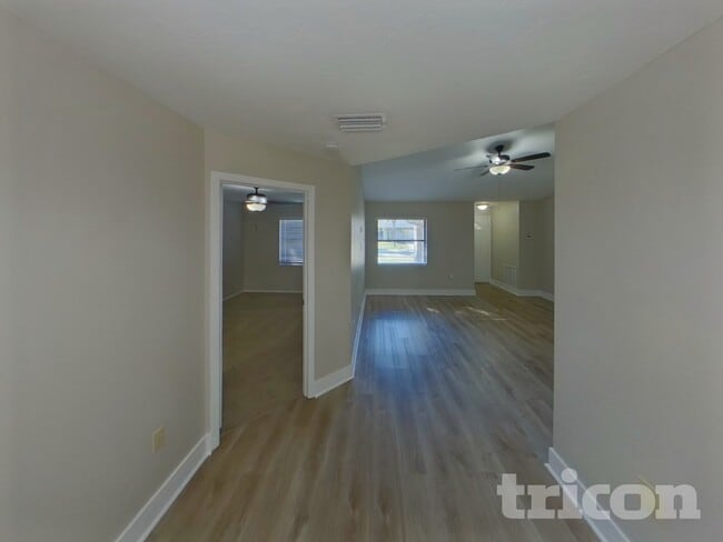 Building Photo - 1074 Deer Hollow Way