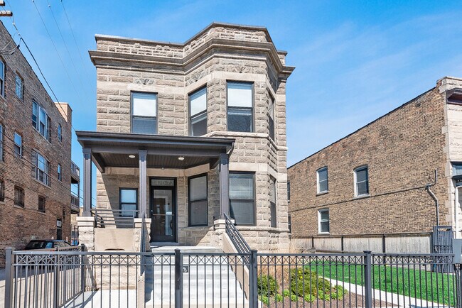 Building Photo - 1472 W Summerdale Ave