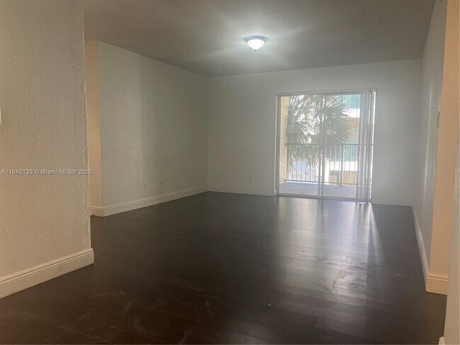 Building Photo - 949 Riverside Dr