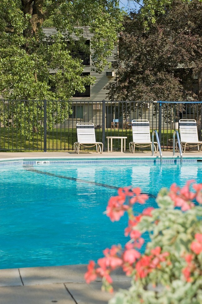 Hillsborough Apartments Rentals Roseville, MN