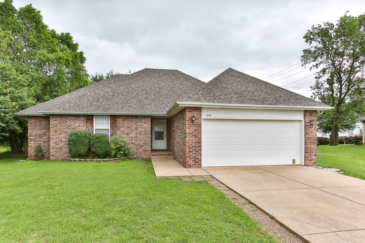 1257 Butterfield Dr, Nixa, MO 65714 House Rental in Nixa, MO