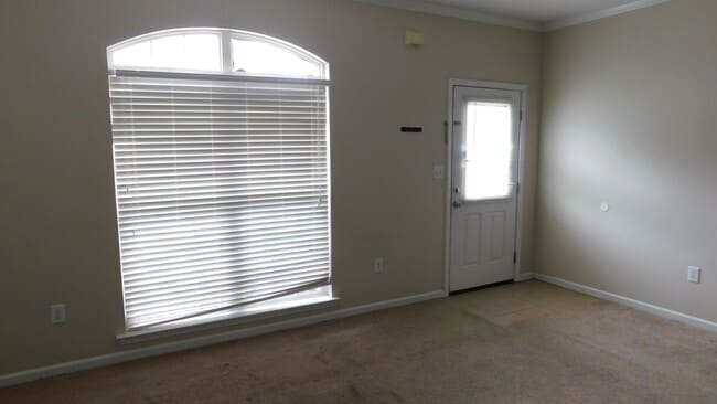 Building Photo - 206 Park Village Cir