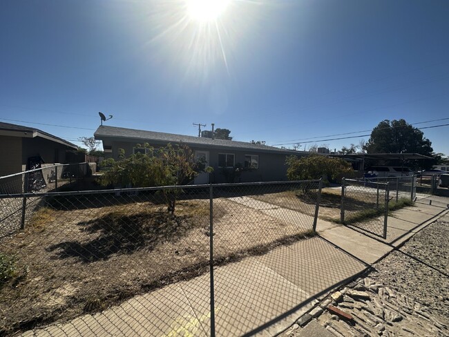 Building Photo - 340 Vivian Dr