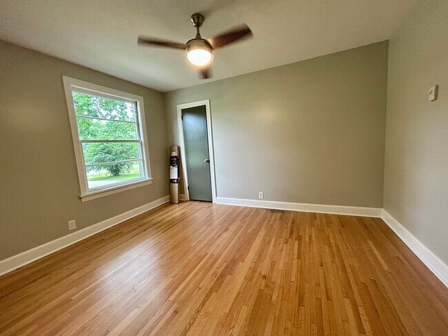 Foto del edificio - 247 Graeme Dr