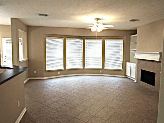 Building Photo - 3523 Pine Valley Dr