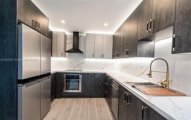 Building Photo - 18081 Biscayne Blvd