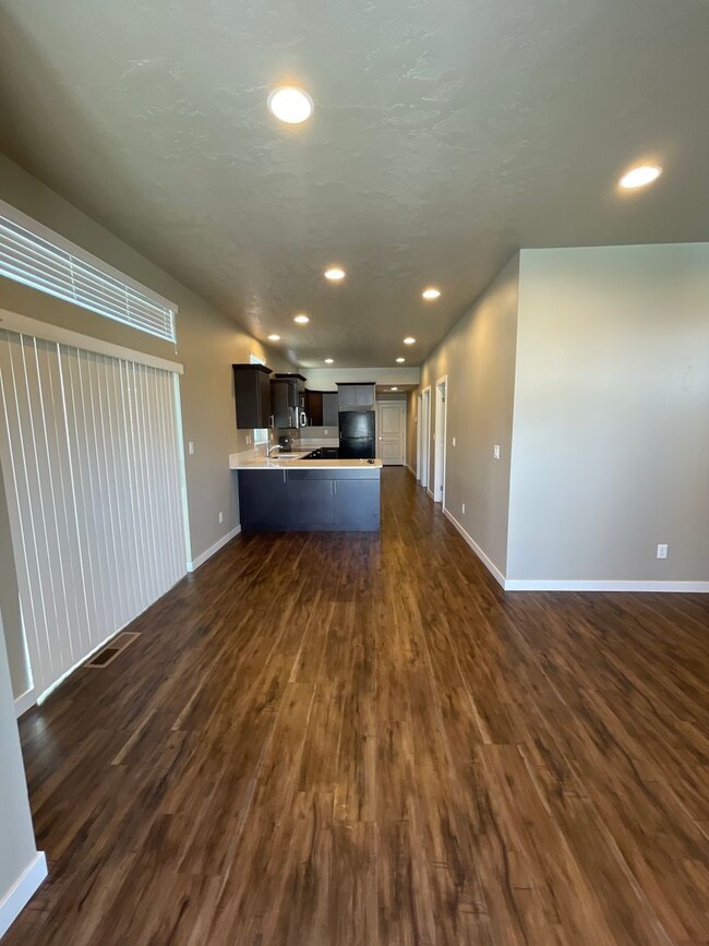 Building Photo - 2 Bedroom Unit in NE Bend