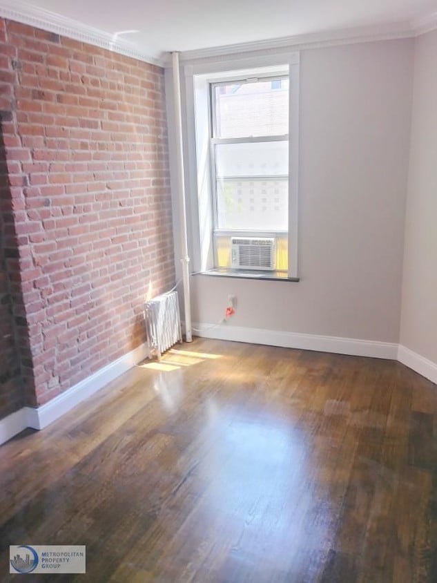 Primary Photo - 325 W 50th St