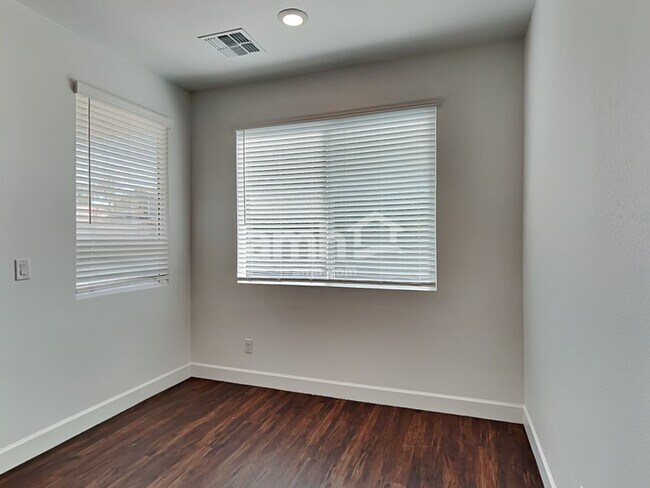 Building Photo - 4231 W St Charles Avenue