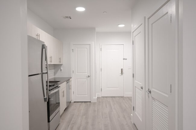 Building Photo - 276 Reock St