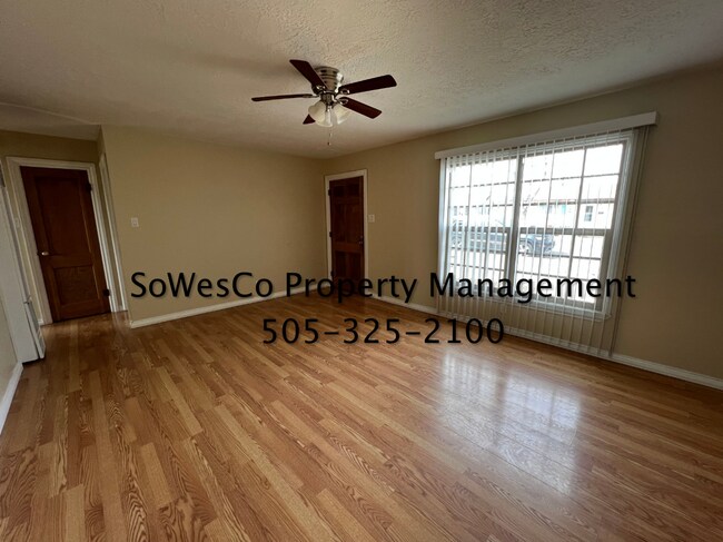 Building Photo - Two Bedroom House in Central Farmington wi...