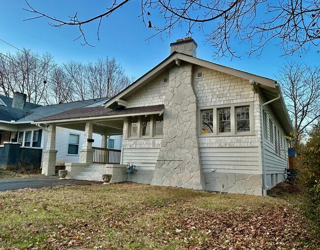 Foto del edificio - 1531 Claiborne Pl NE