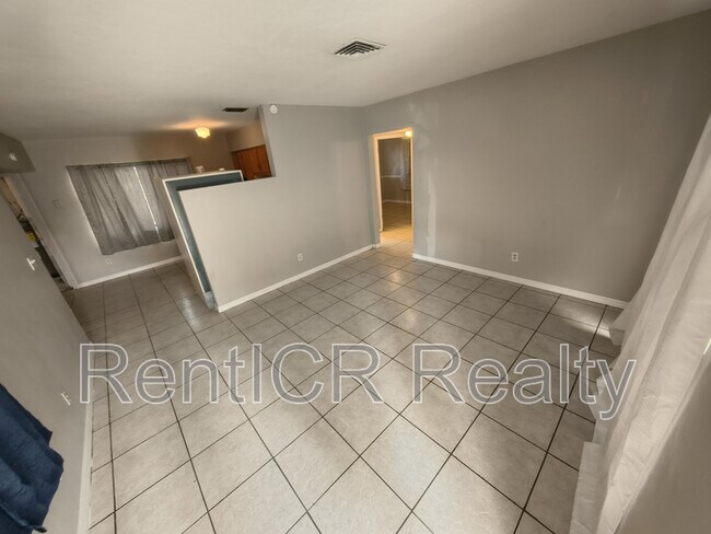 Foto del edificio - 2128 Riviera Dr