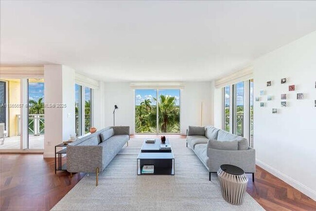Building Photo - 445 Grand Bay Dr