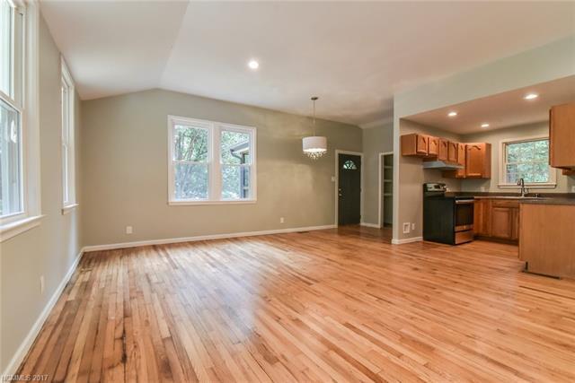 Foto del edificio - Cozy 3 Bedroom 1.5 Bathroom Home Nestled In Black Mountain