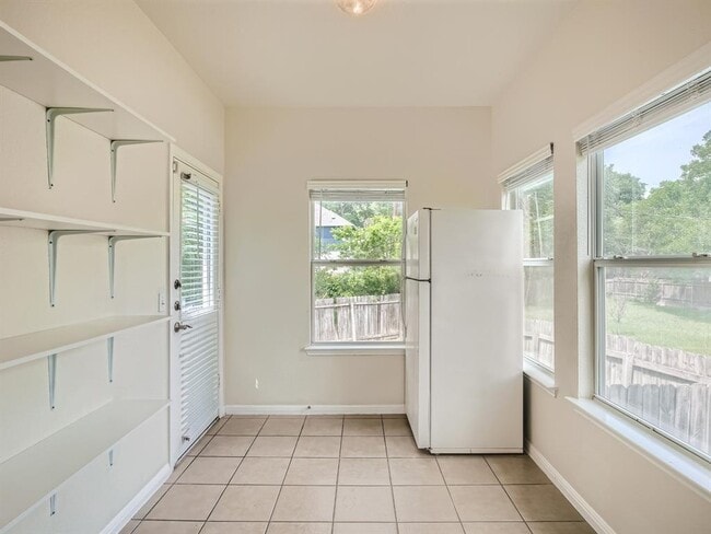 Building Photo - 6102 Reicher Dr