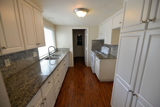 Foto del edificio - Recently upgraded single level 3 bedroom/ 2bath in the San Juan Village Community!
