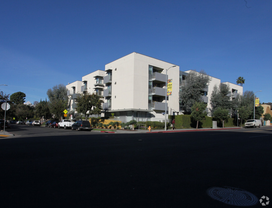 Primary Photo - Harold Way Apartments