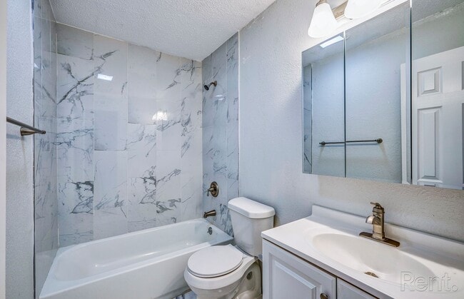 Interior Photo - Everest Gardens