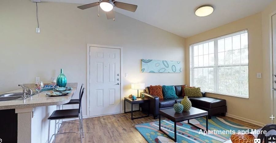 Foto principal - 1410 N Lbj Dr