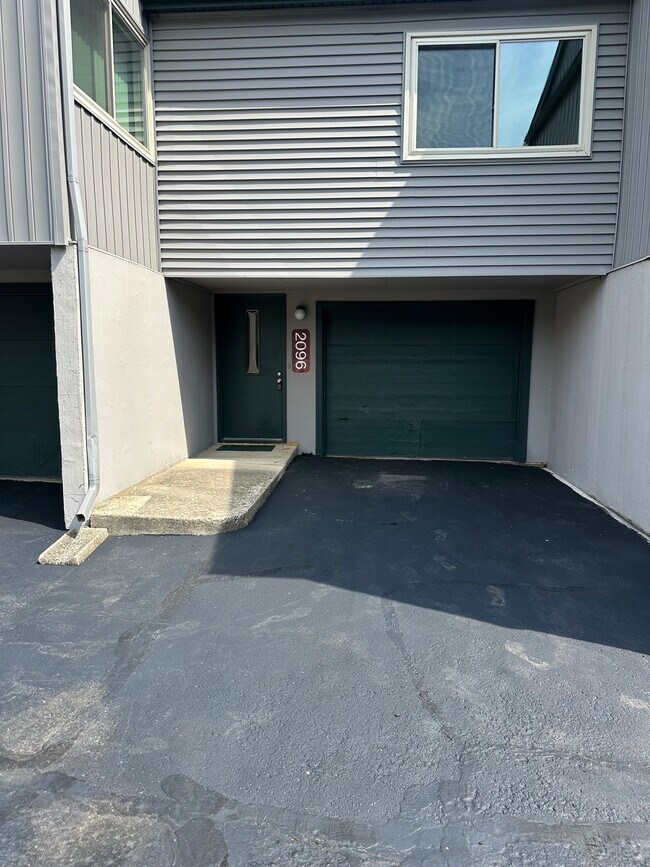 Foto del edificio - 2096 Fox Hollow Dr