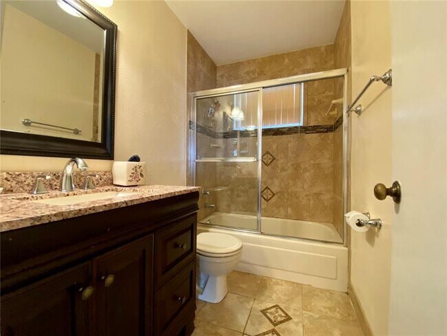 Foto del edificio - 890 NW 99th Ave
