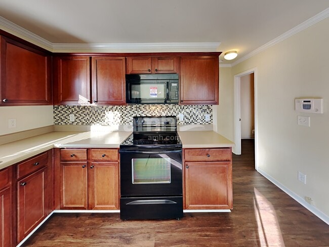 Building Photo - 226 Woodcreek Ln