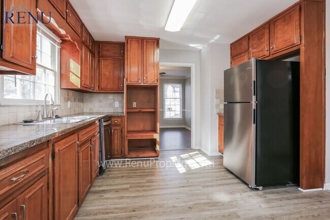 Foto del edificio - Now available 4 bedrooms 2.5 baths