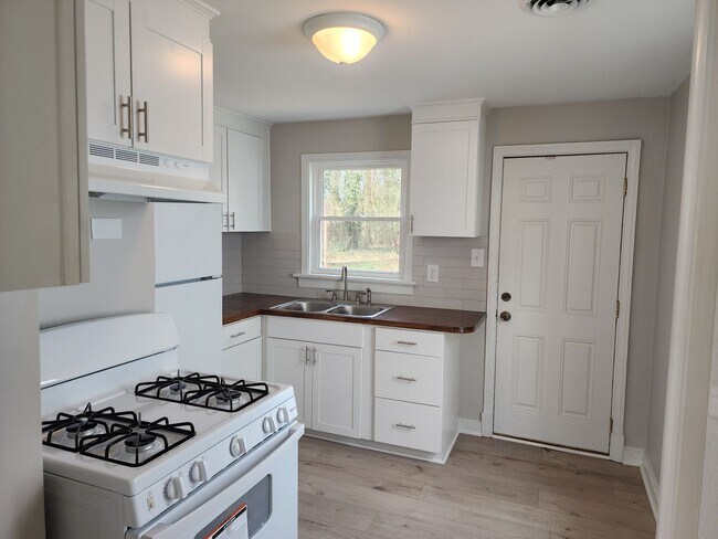 Foto del edificio - Updated and Remodeled 2 Bedroom, 1 bath in Desirable Location!