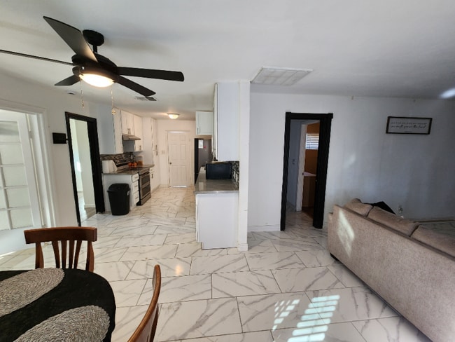 Photo - 3518 W Lynwood St House