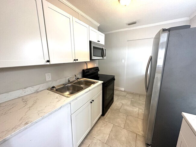 Foto del edificio - FIRST MONTHS RENT FREE!!! 3/1 HOME IN FT. ...