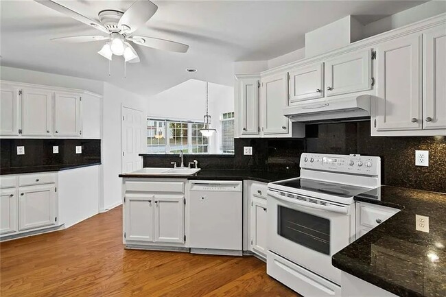 Building Photo - 888 Saddlebred Way