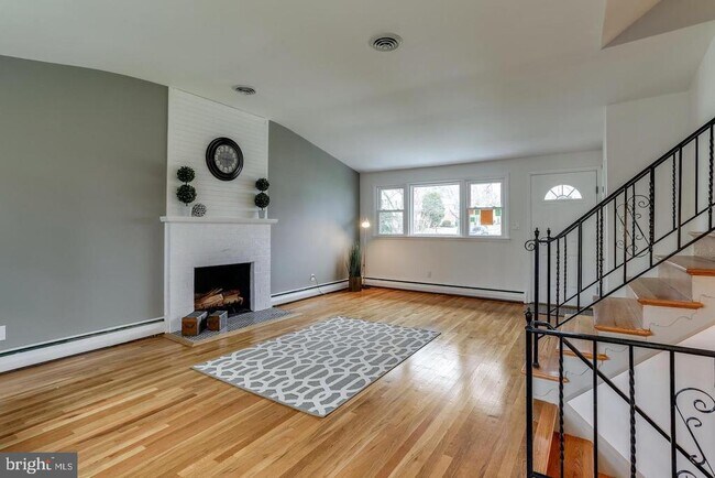Building Photo - 221 Coldbrook Rd