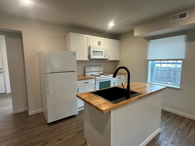 Foto del edificio - 1326 Morton Ave