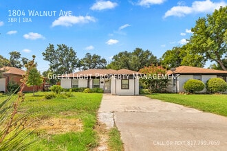 Building Photo - 1804 Walnut Ave