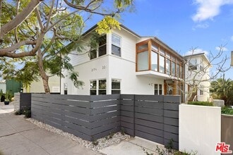 Building Photo - 221 3rd Ave
