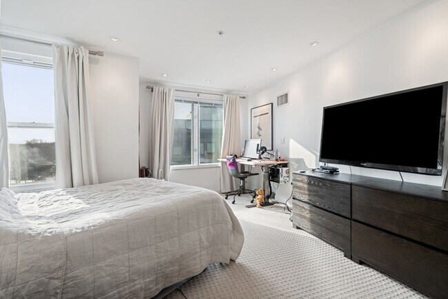 Building Photo - 7 Miner St